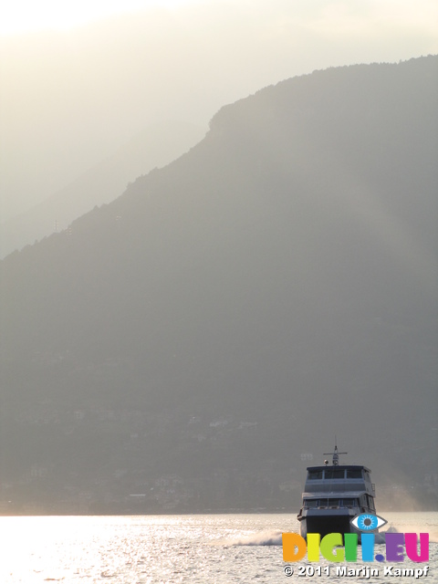 SX19008 Hydroifoil or catamaran on Lake Como